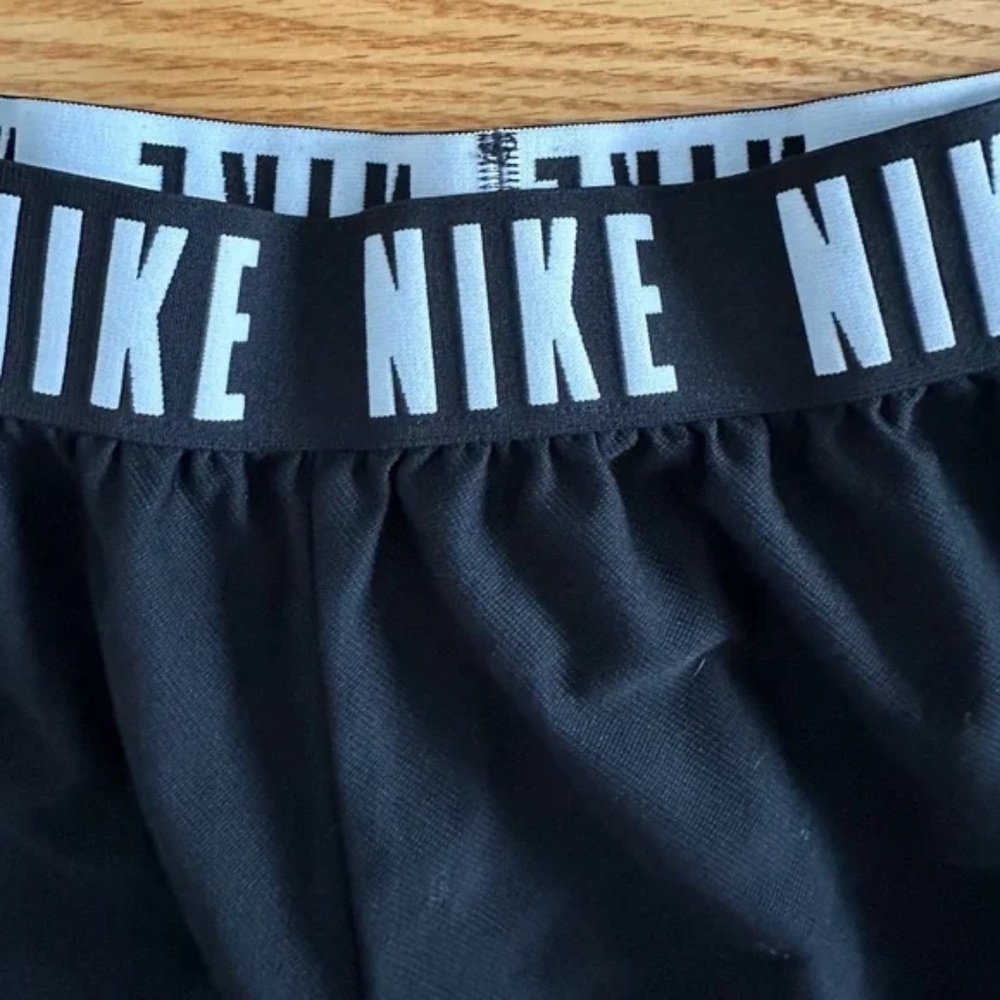 Nike Girls Dri-Fit Gym Shorts (L) - Picture 5 of 9